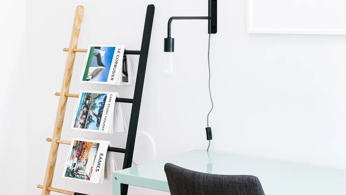 Escritório com superfícies livres e organização vertical